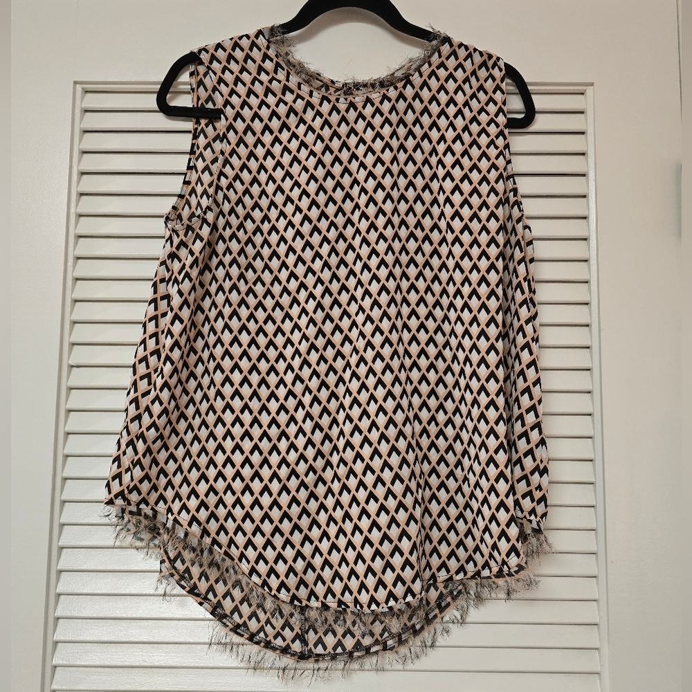 Who What Wear - Lightweight Sleeveless Diamond Pattern Top W Frayed Hem Detail